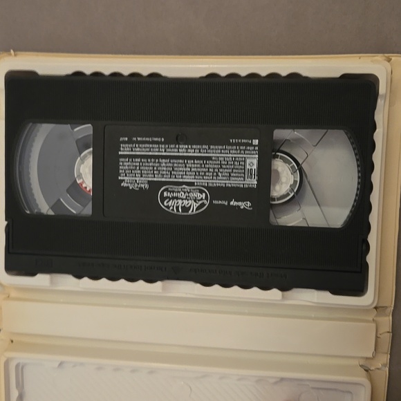 Disney Aladdin and the King of Thieves VHS - Damage To Cover - Picture 2 of 5